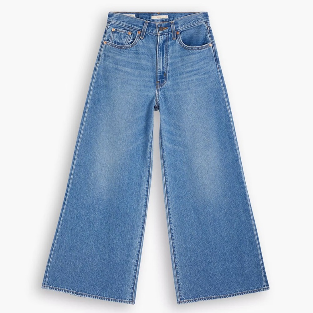 Levi’s Wide Leg Jeans, not worn